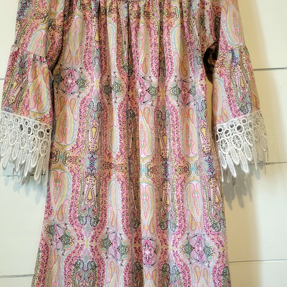 Womans xl lace sleeve tunic.